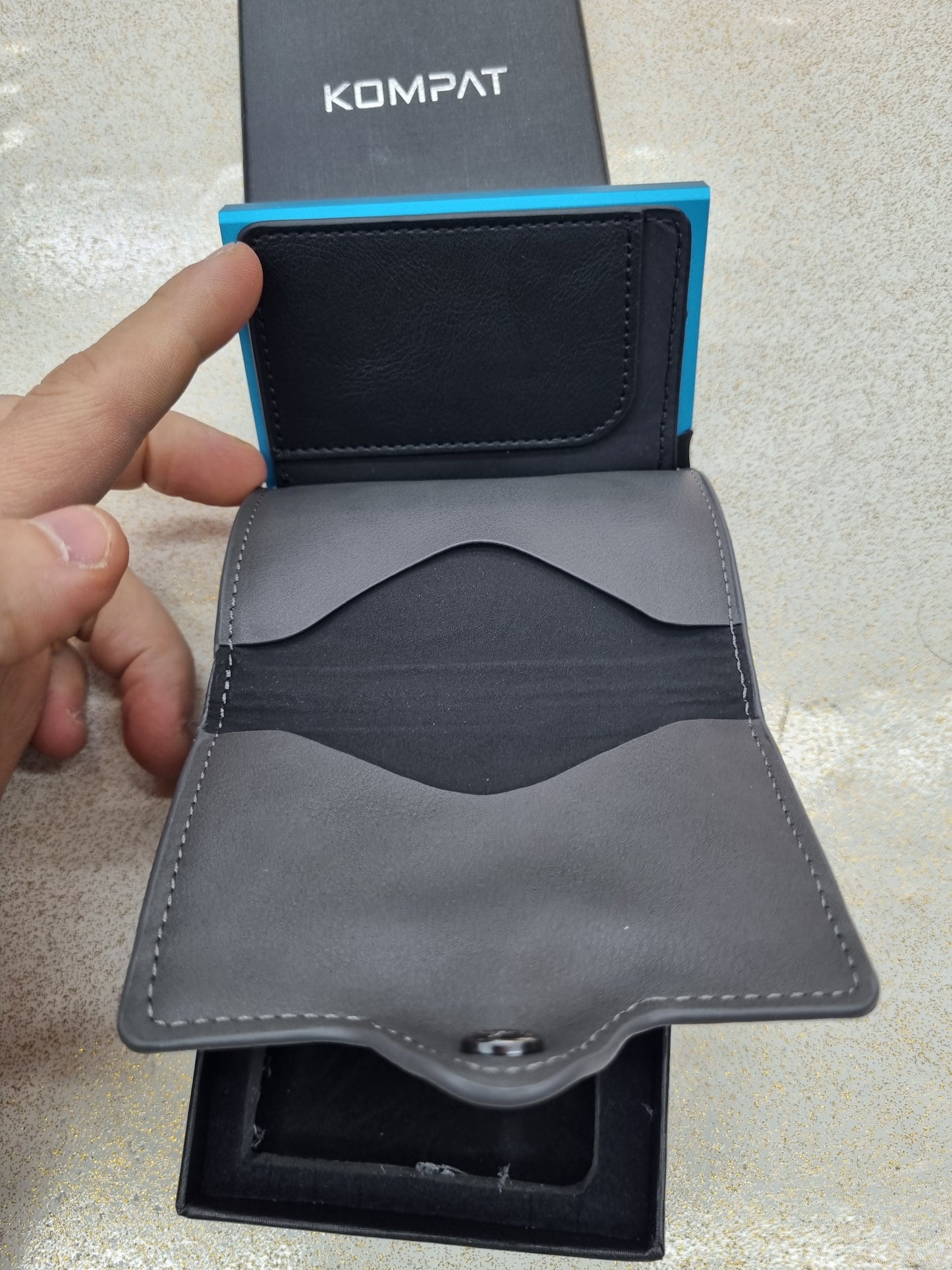 Portacarte kompat