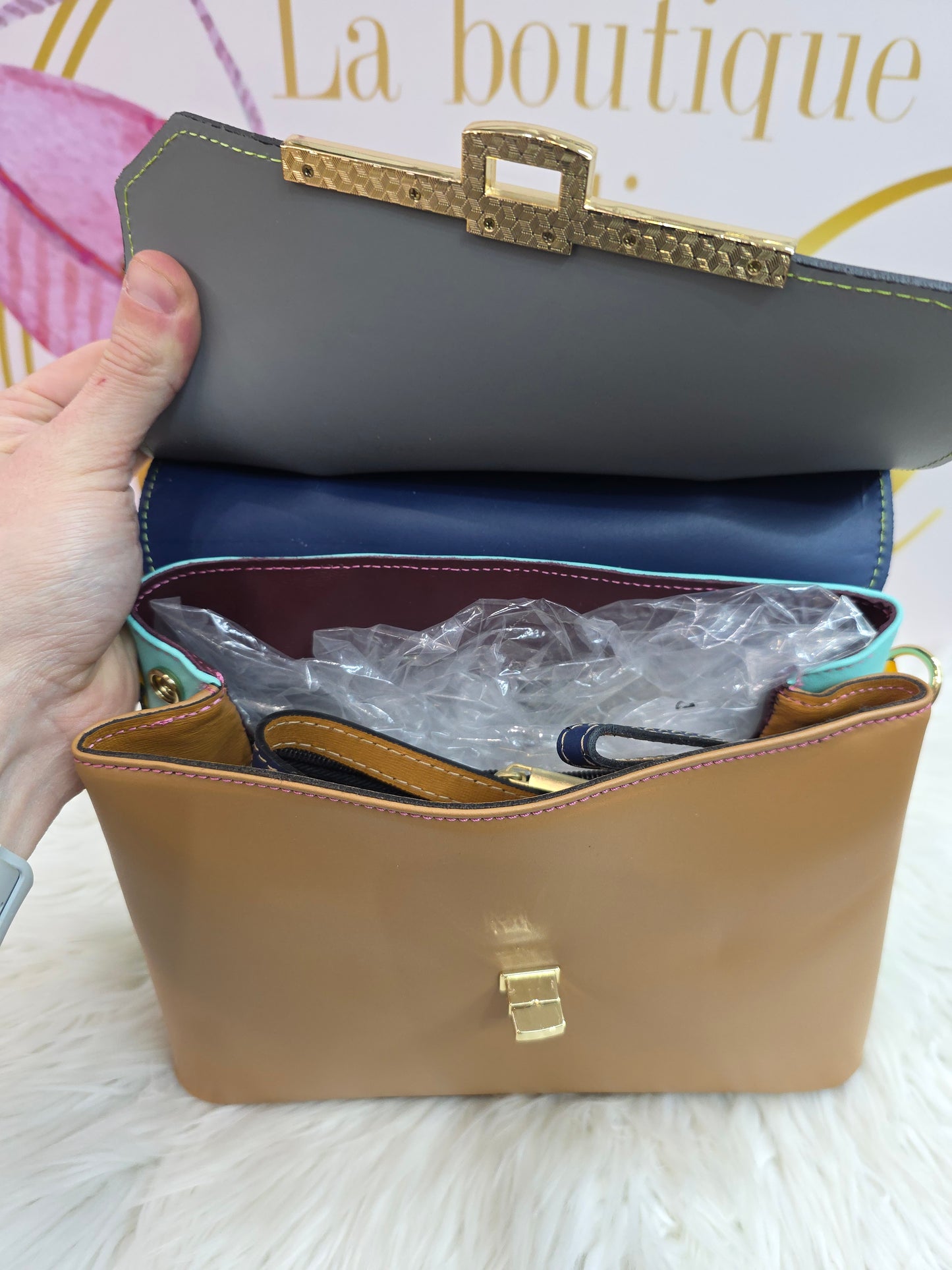 Borsa in pelle modello postina