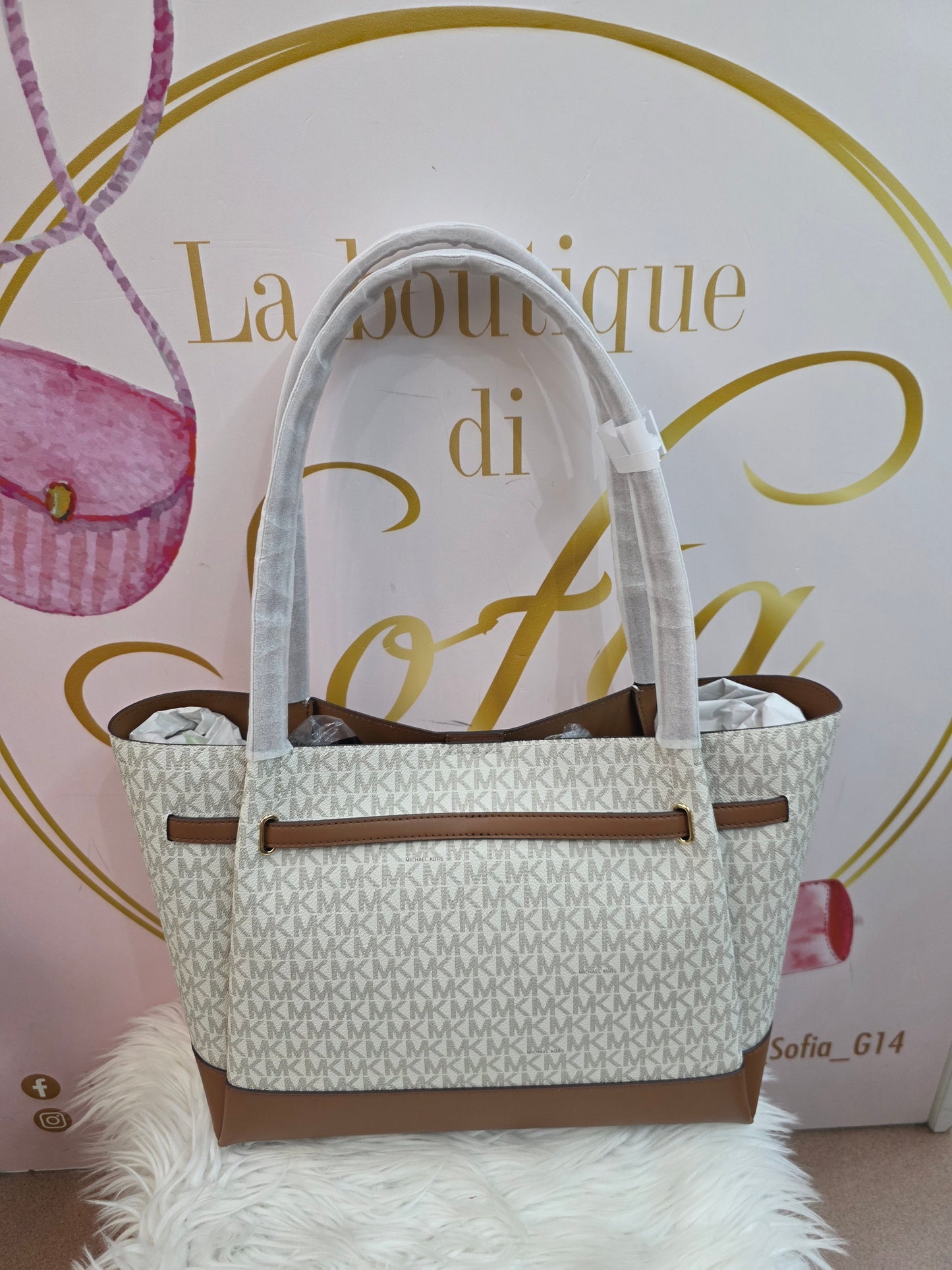 Shopper Reed MichaelKors
