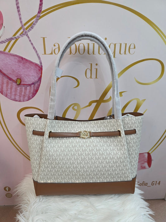 Shopper Reed MichaelKors