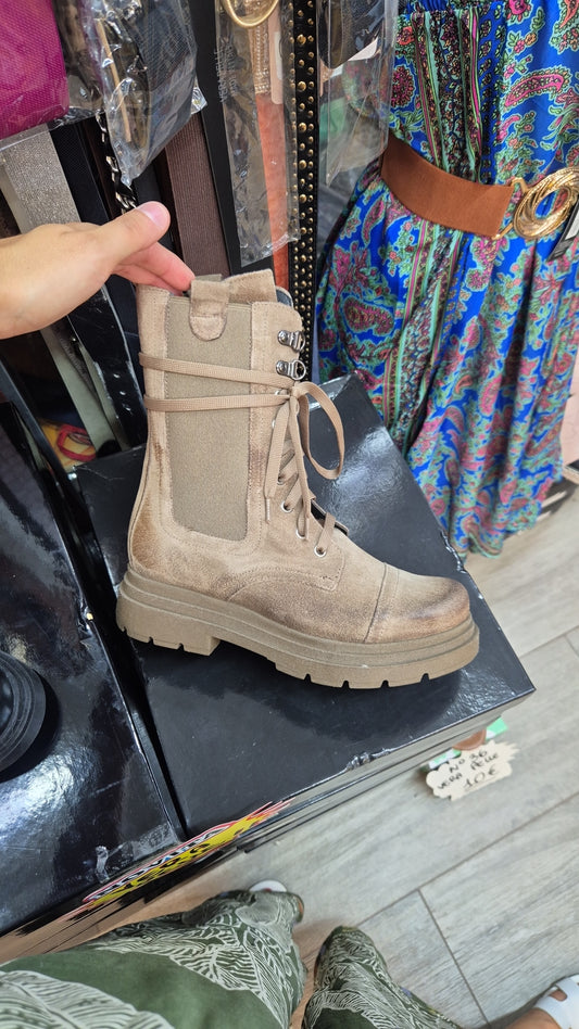 Anfibio in camoscio vera pelle