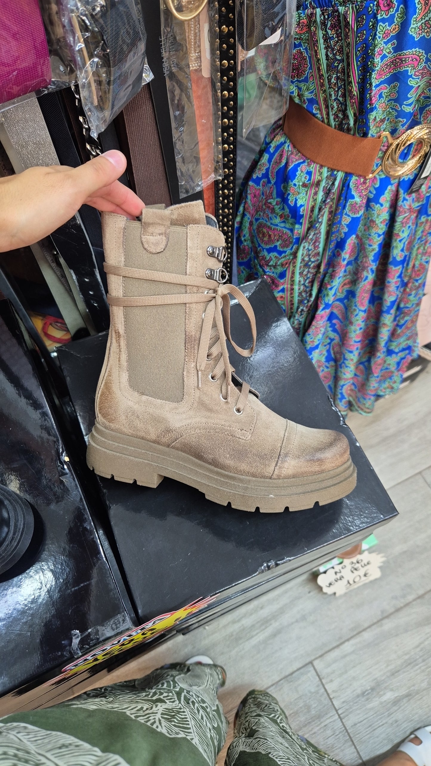 Anfibio in camoscio vera pelle